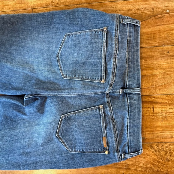 CHICOS Women’s Blue Girlfriend So Slimming Slim Ankle Jeans Size 0.5 (6) - Picture 9 of 13